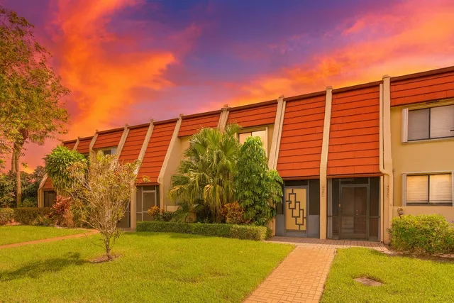 $189,750 | 4527 Luxemburg Court, Lake Worth, FL 33467