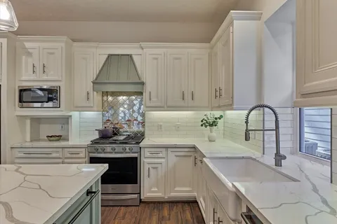 $785,000 | 198 Lattice Gate Street, The Woodlands, TX 77382