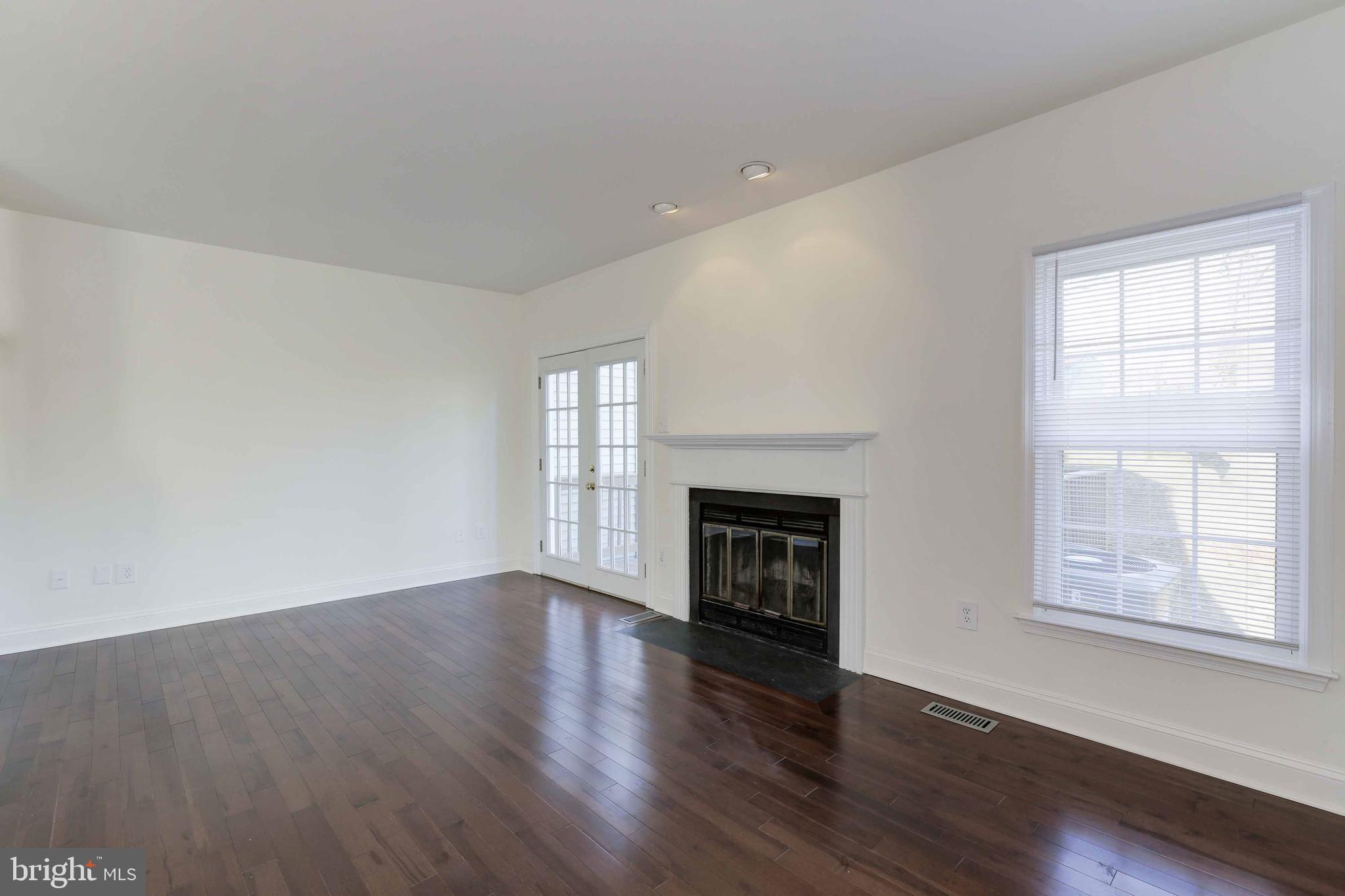 4675 Columbia Road Ellicott City, MD 21042 - Photo 16 of 42 Living Room