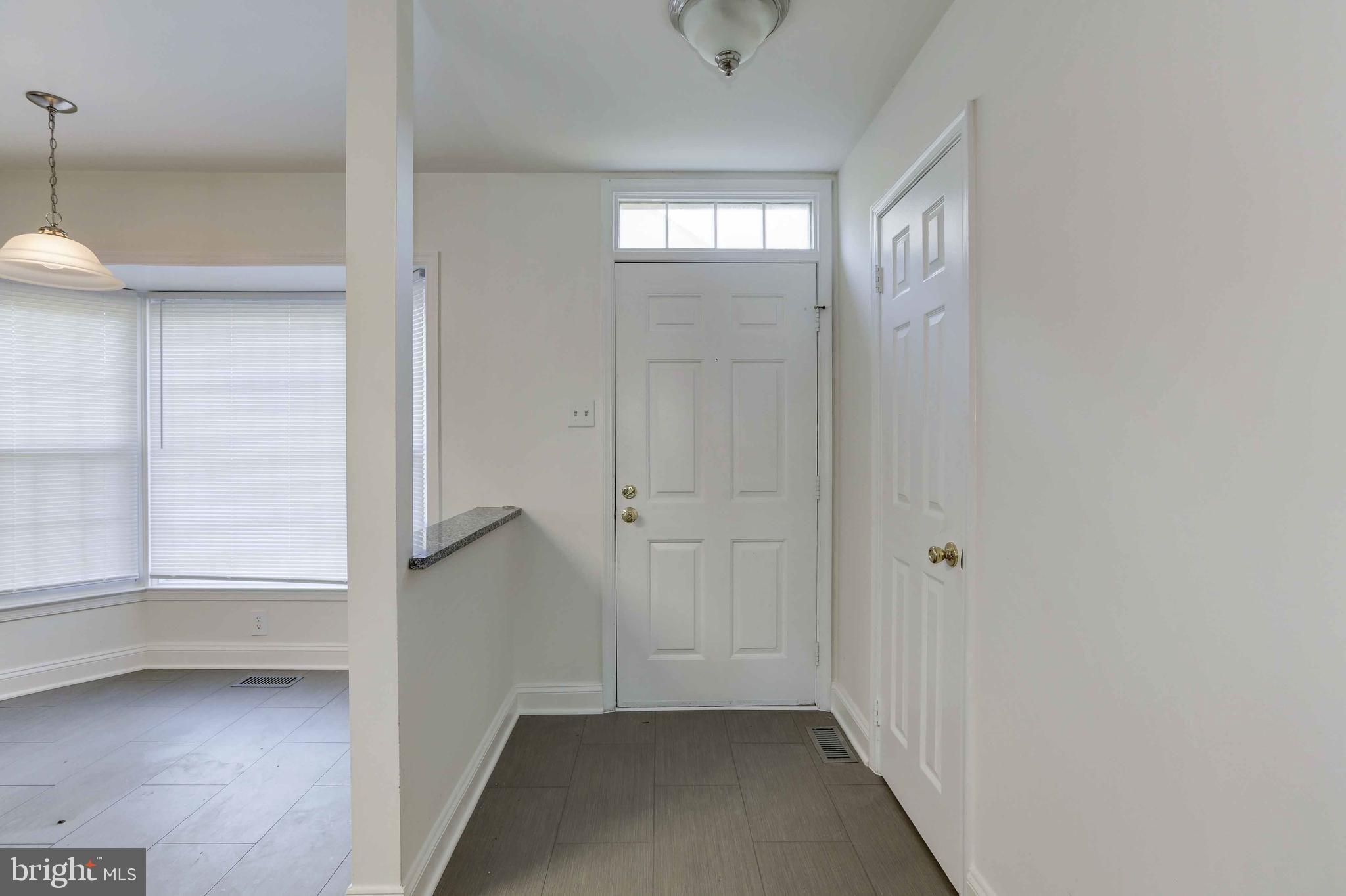 4675 Columbia Road Ellicott City, MD 21042 - Photo 4 of 42 Foyer