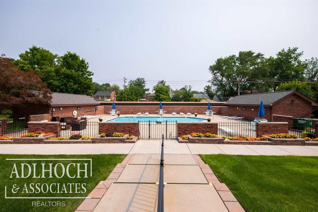 1700 Vernier Road Grosse Pointe, MI 48236 - Photo 36 of 38 50049153-35.JPG