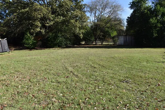 a picture of wall with a white wall