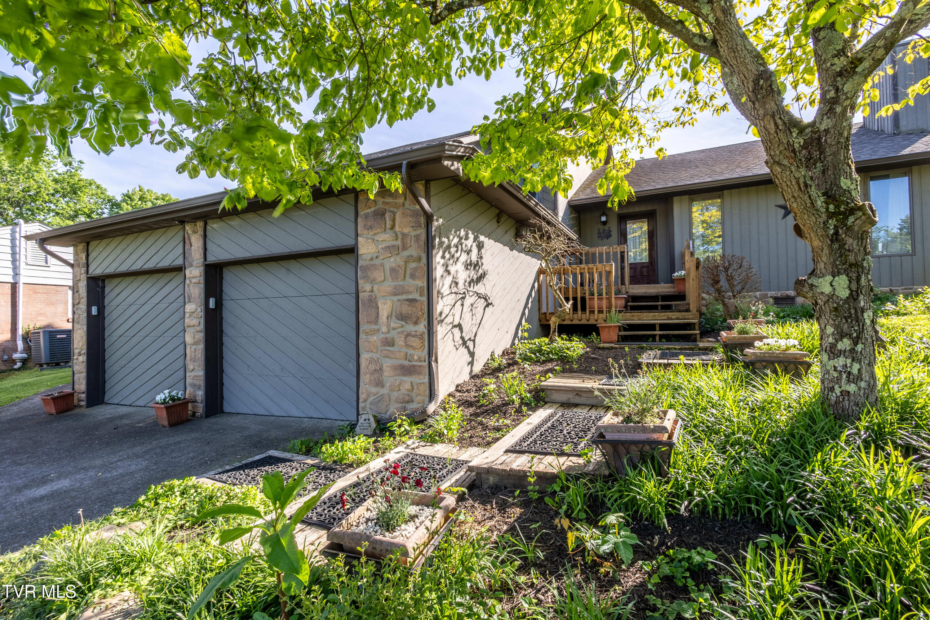 3604 Crest Road Kingsport, TN 37664 - Photo 2 of 29 IMG_7407-HDR