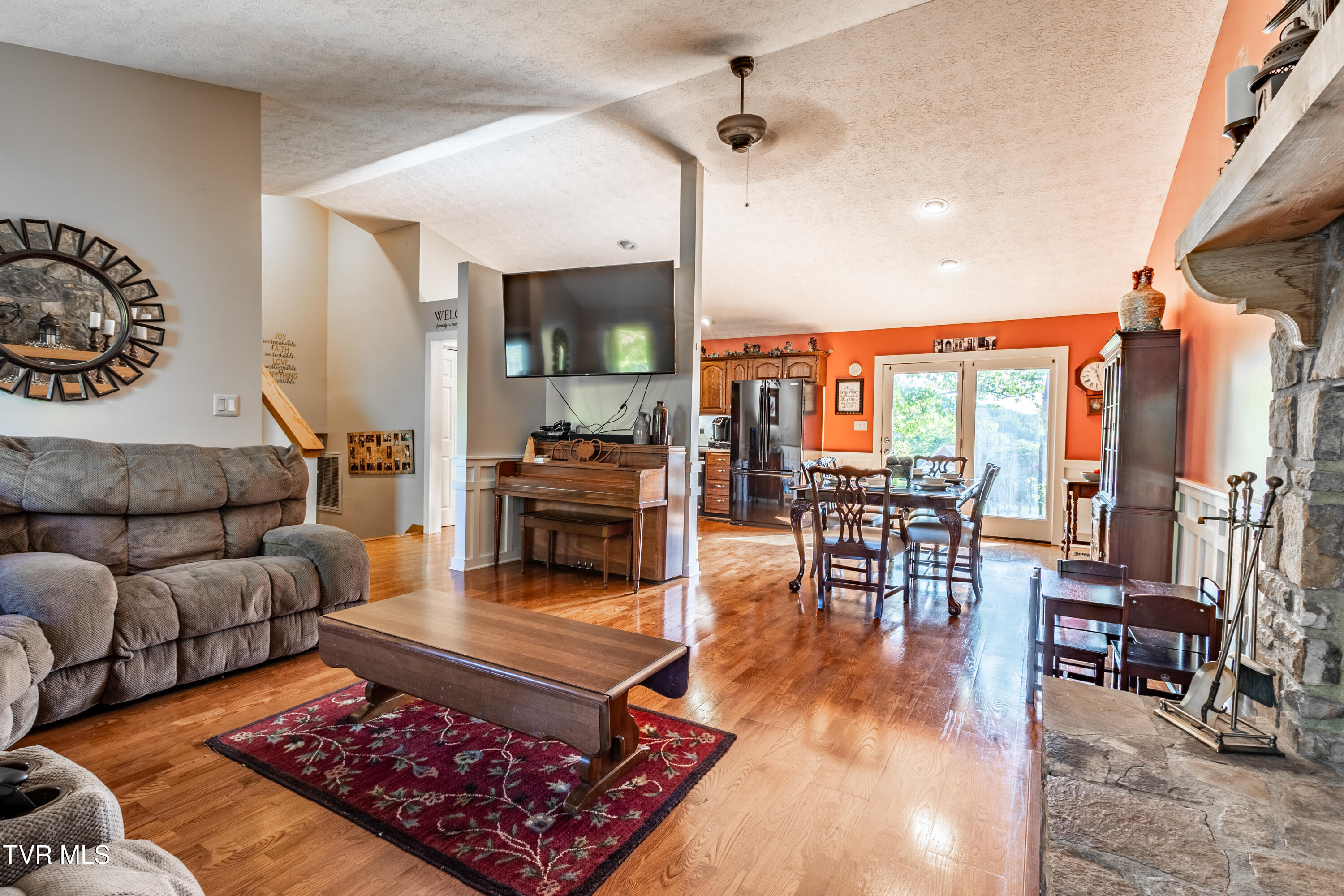 3604 Crest Road Kingsport, TN 37664 - Photo 3 of 29 IMG_7417-HDR