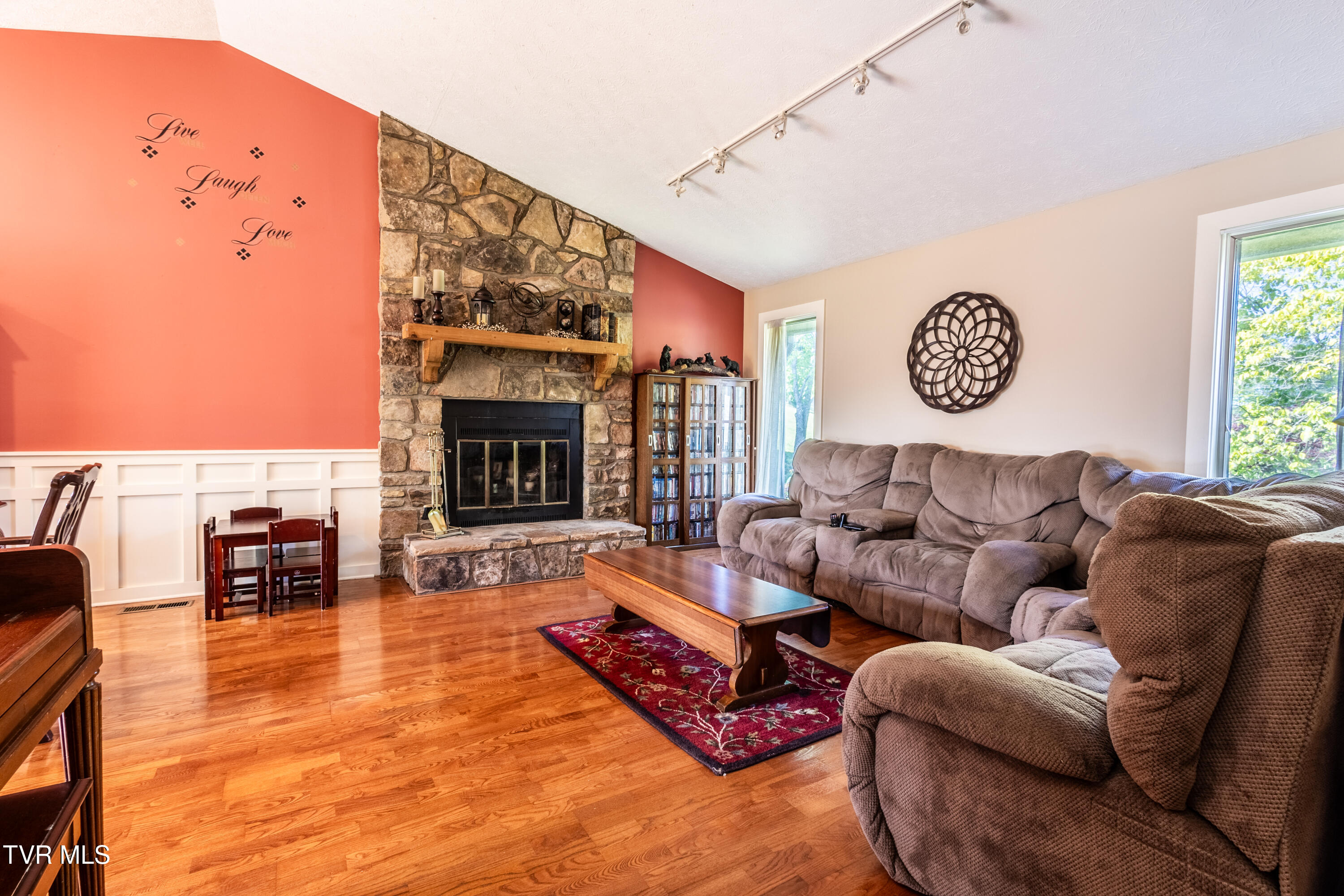 3604 Crest Road Kingsport, TN 37664 - Photo 4 of 29 IMG_7412-HDR