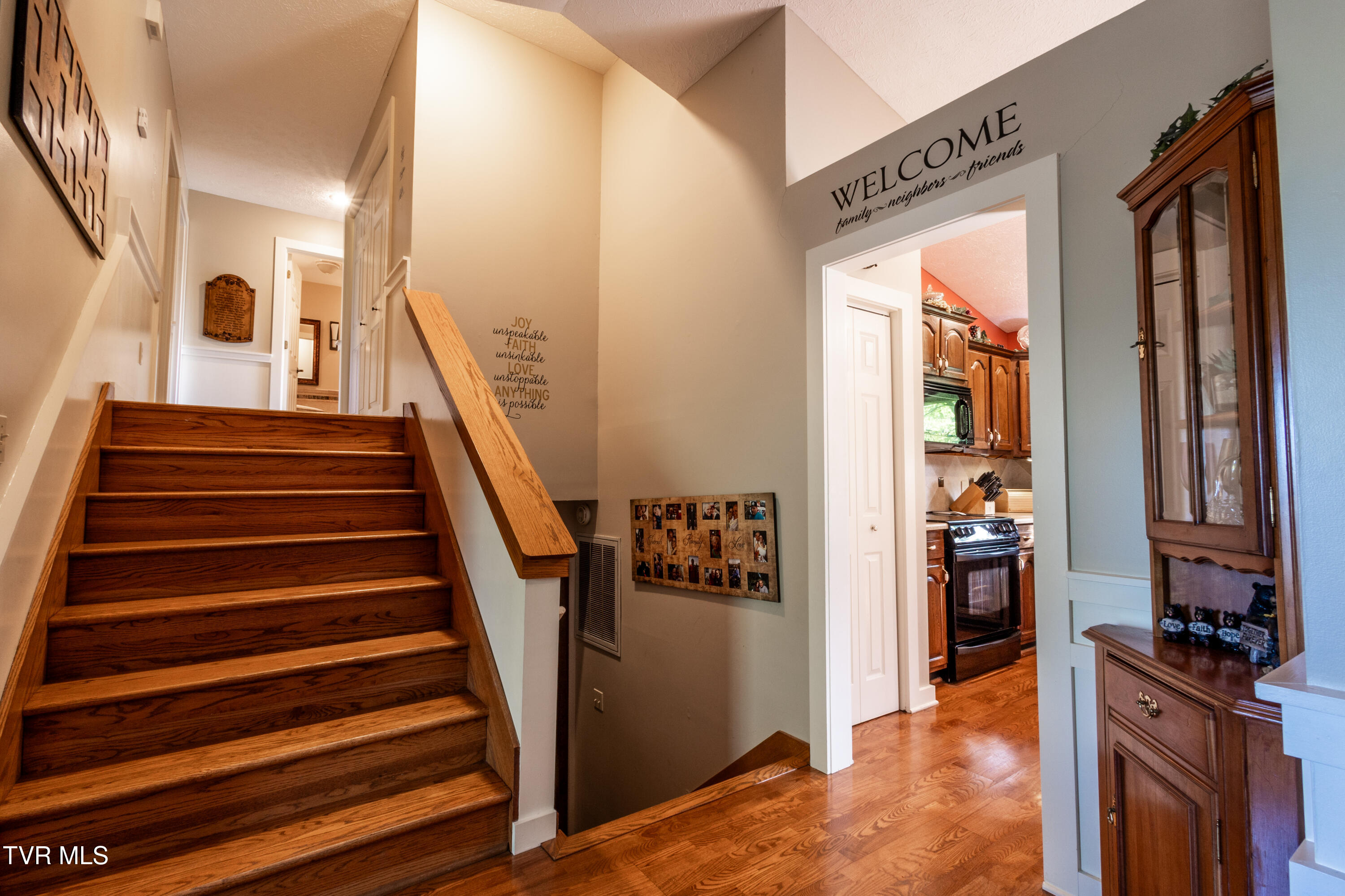 3604 Crest Road Kingsport, TN 37664 - Photo 8 of 29 IMG_7542