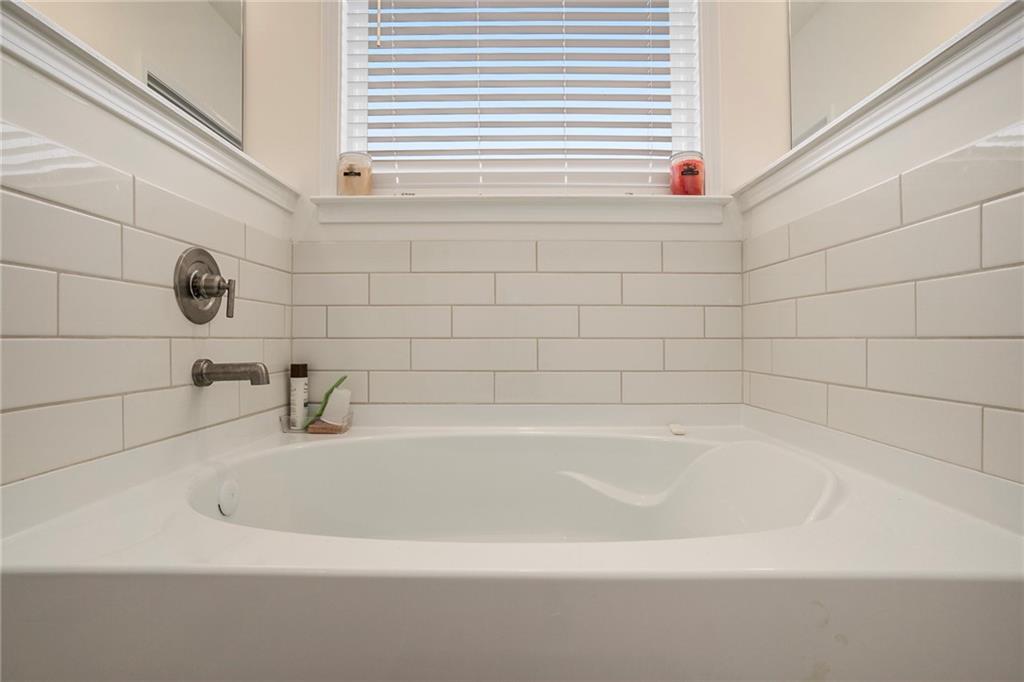 13709 Whitman Lane Covington, GA 30014 - Photo 20 of 36 a bathroom with a bathtub