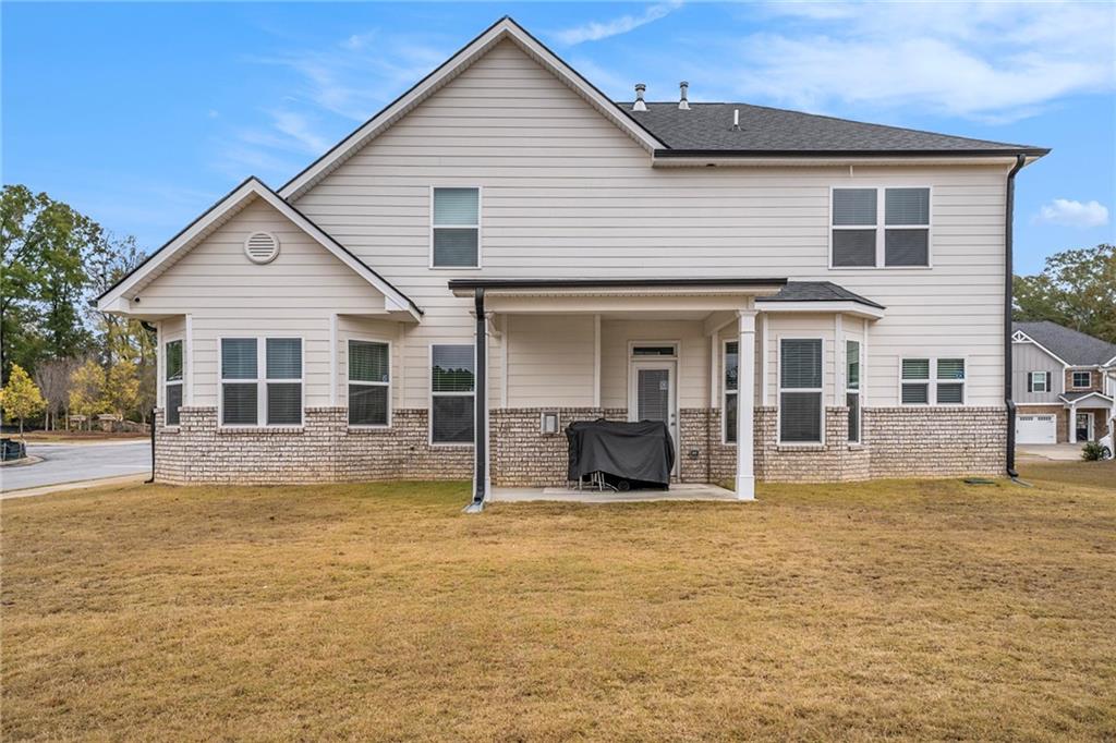 13709 Whitman Lane Covington, GA 30014 - Photo 36 of 36 a front view of house with yard and porch