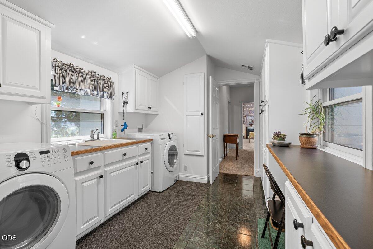 4303 Tami Lane Central Point, OR 97502 - Photo 26 of 49