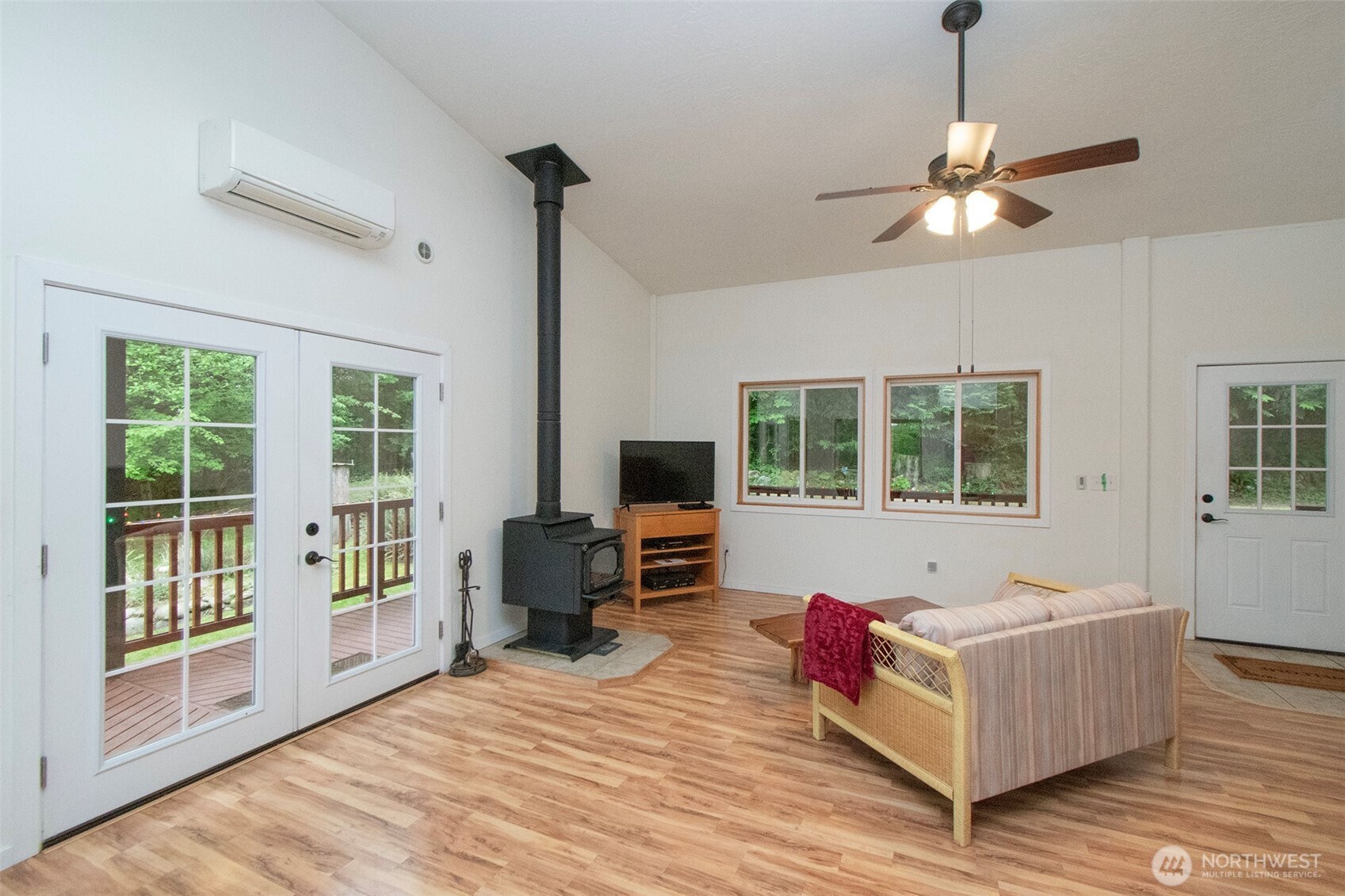 151 Kingo Ridge Road Port Angeles, WA 98363 - Photo 5 of 40 Gallery Image 5