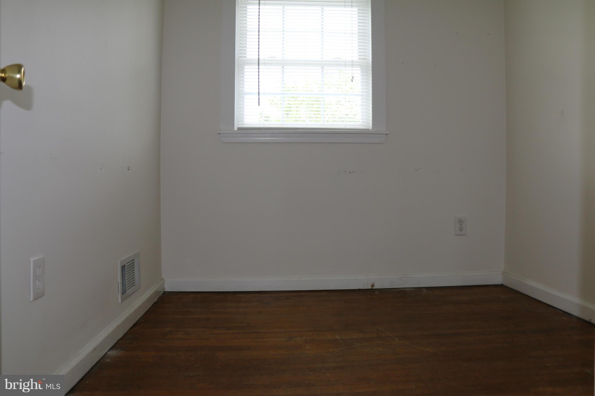 287 Southeastern Terrace Baltimore, MD 21221 - Photo 15 of 27 Bedroom 3