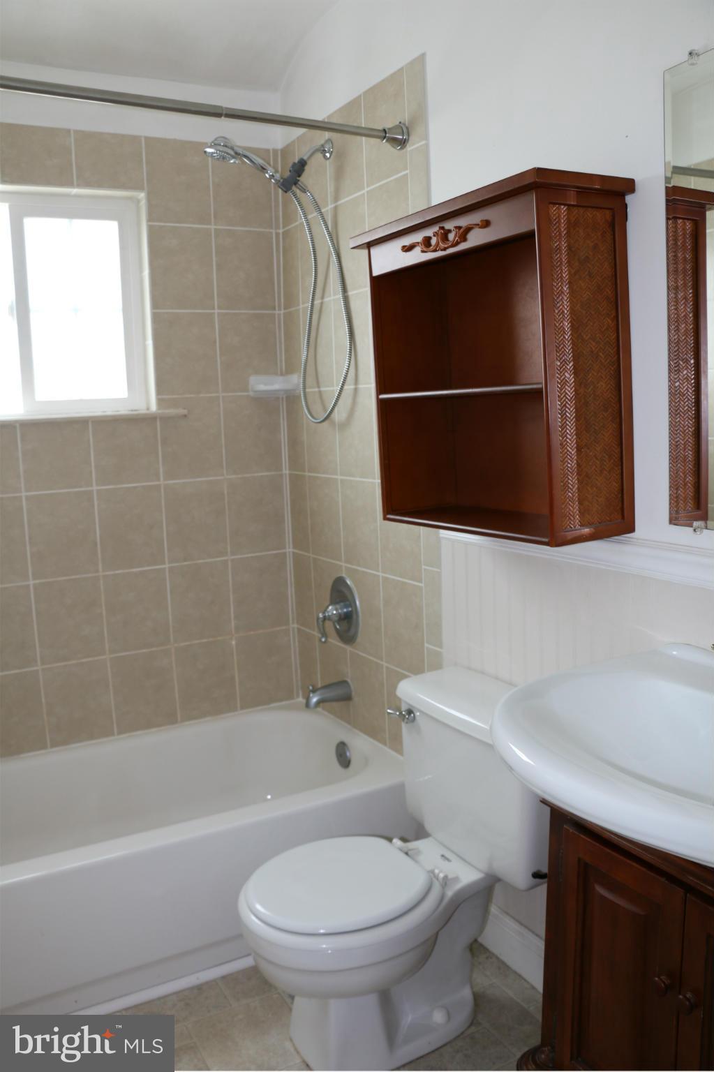 287 Southeastern Terrace Baltimore, MD 21221 - Photo 16 of 27 Bath
