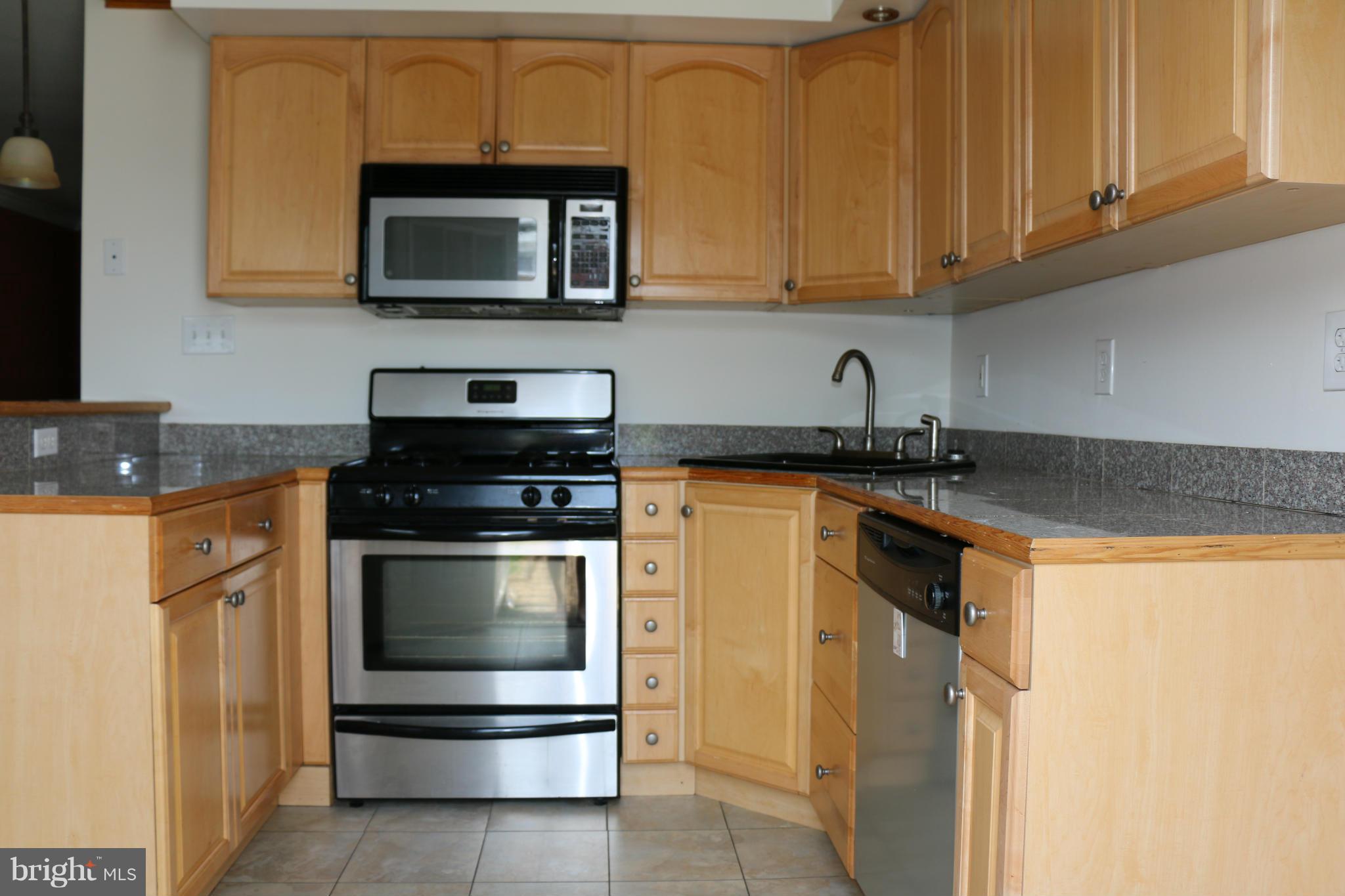 287 Southeastern Terrace Baltimore, MD 21221 - Photo 3 of 27 Kitchen