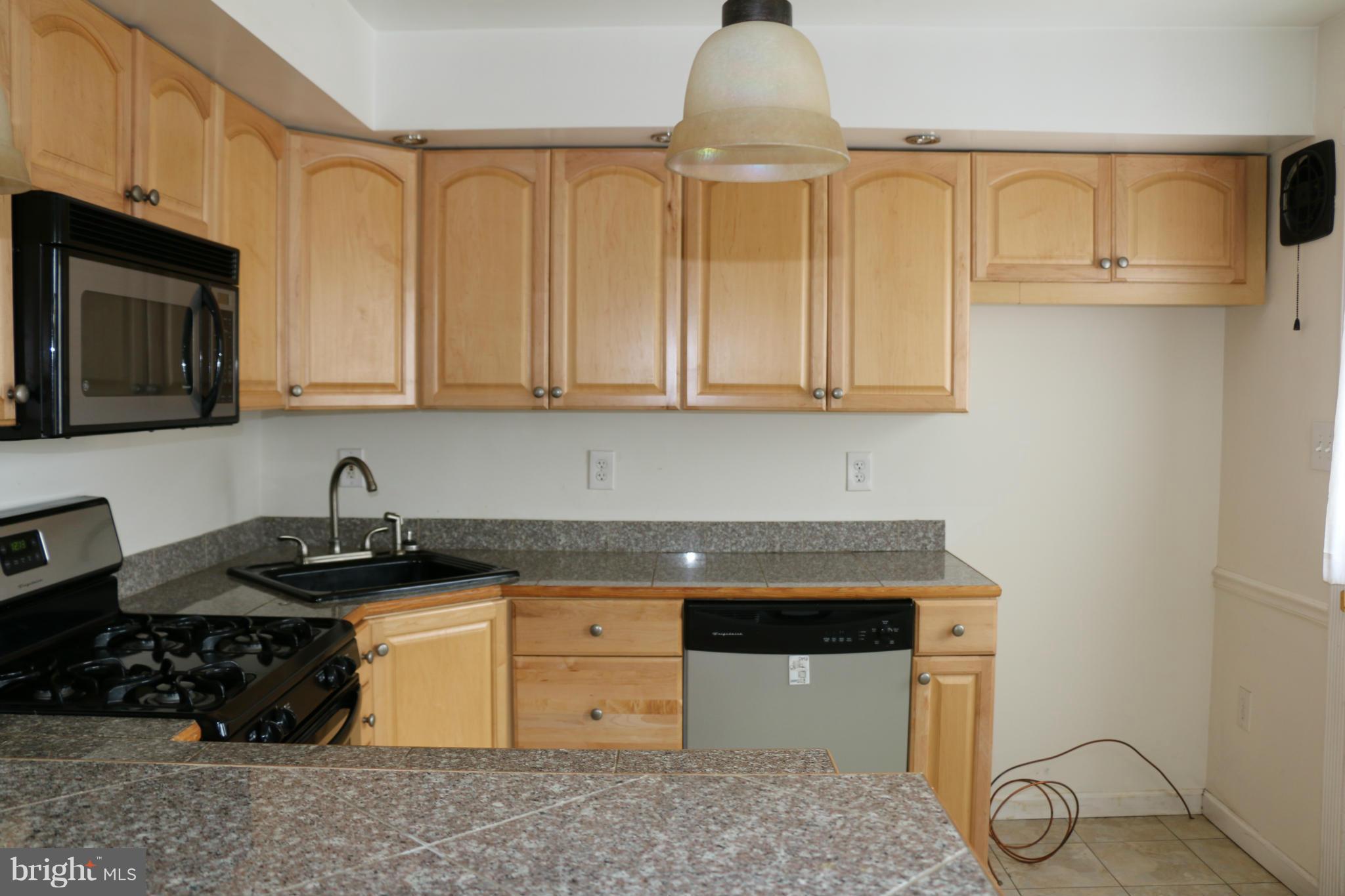 287 Southeastern Terrace Baltimore, MD 21221 - Photo 5 of 27 Kitchen
