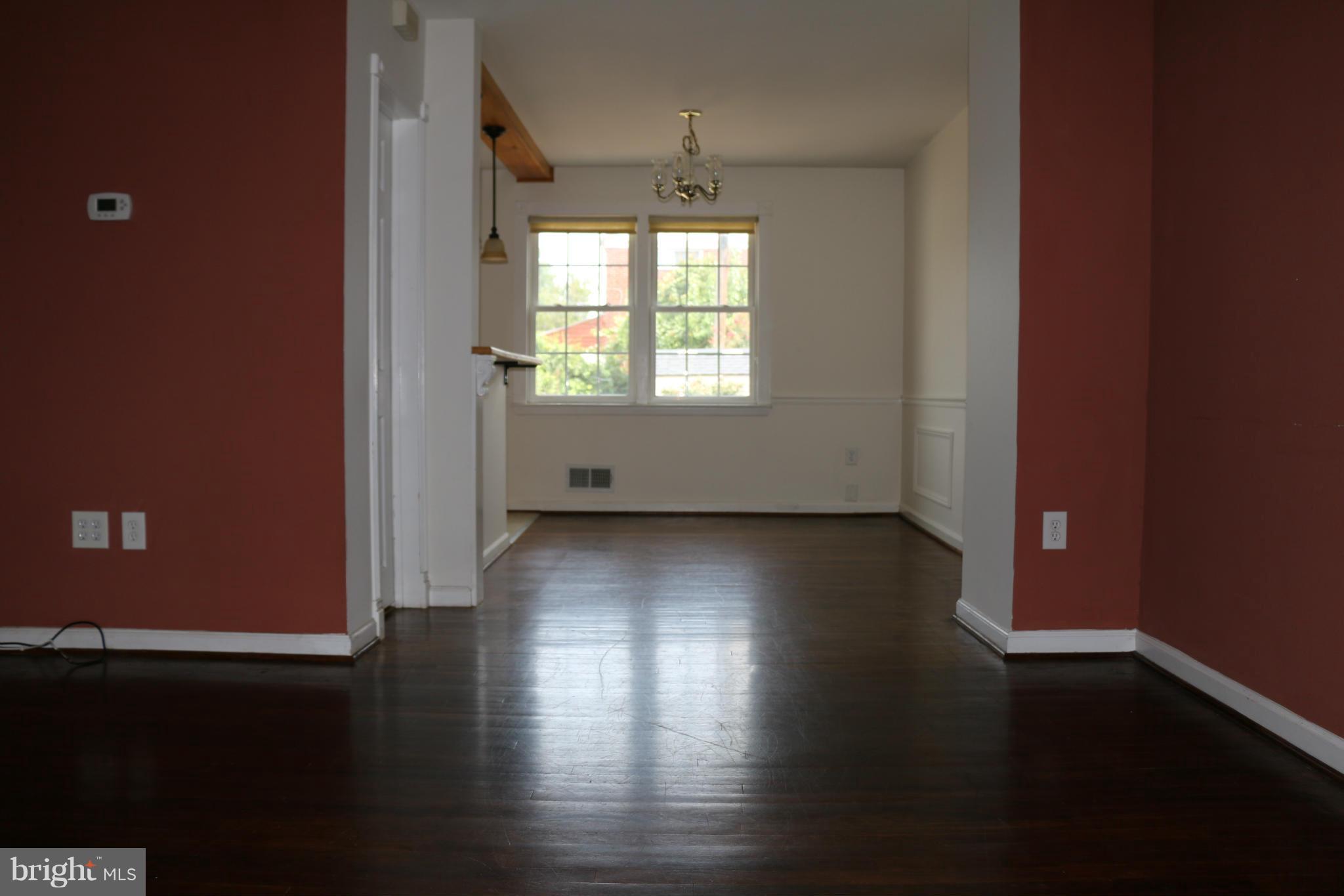 287 Southeastern Terrace Baltimore, MD 21221 - Photo 7 of 27 Living Room