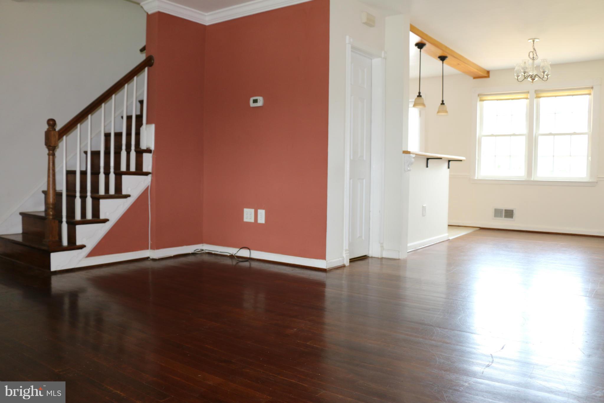 287 Southeastern Terrace Baltimore, MD 21221 - Photo 8 of 27 Living Room