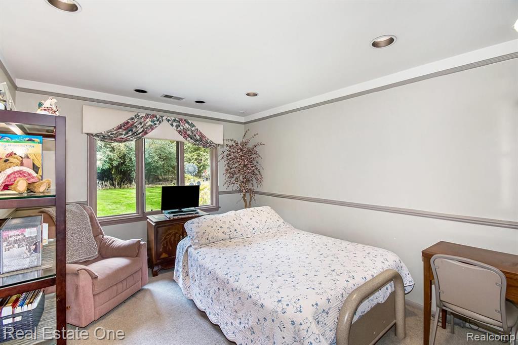 33821 Argonne Road Farmington Hills, MI 48335 - Photo 16 of 39