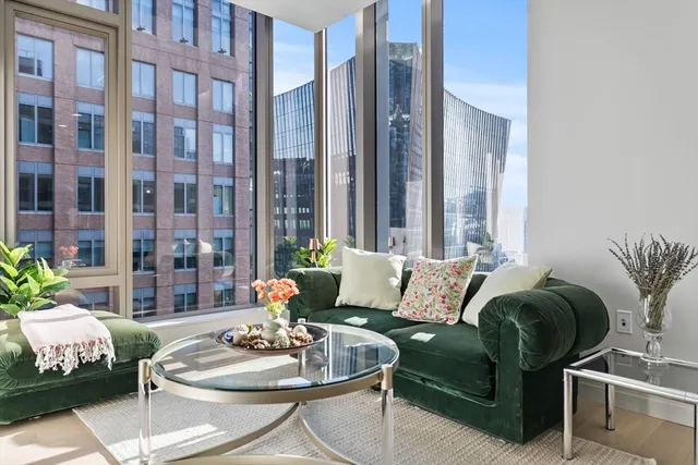 $1,200,000 | 135 Seaport Boulevard, Unit 1708, Boston, MA 02210