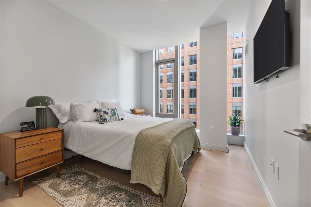 135 Seaport Boulevard, Unit 1708 Boston, MA 02210 - Photo 8 of 29