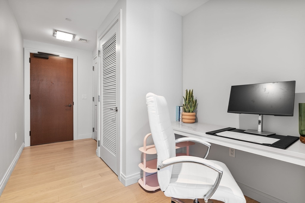 135 Seaport Boulevard, Unit 1708 Boston, MA 02210 - Photo 9 of 29