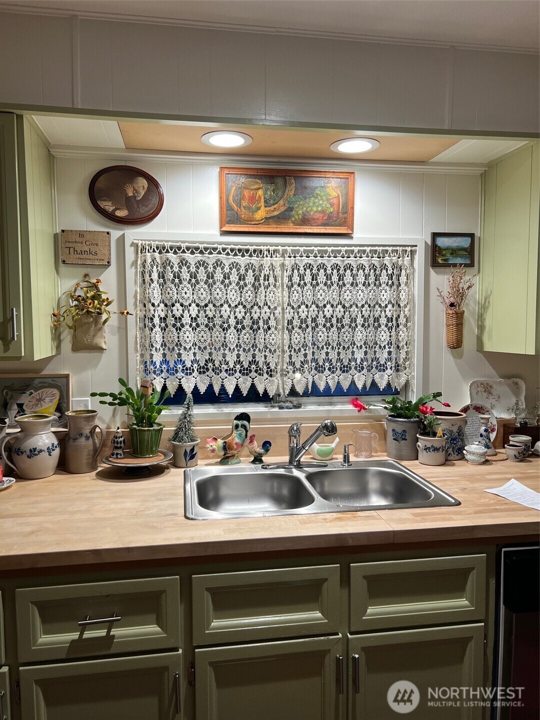 3702 Hunt Street, Unit 23 Gig Harbor, WA 98335 - Photo 6 of 17 a kitchen with a sink and a stove