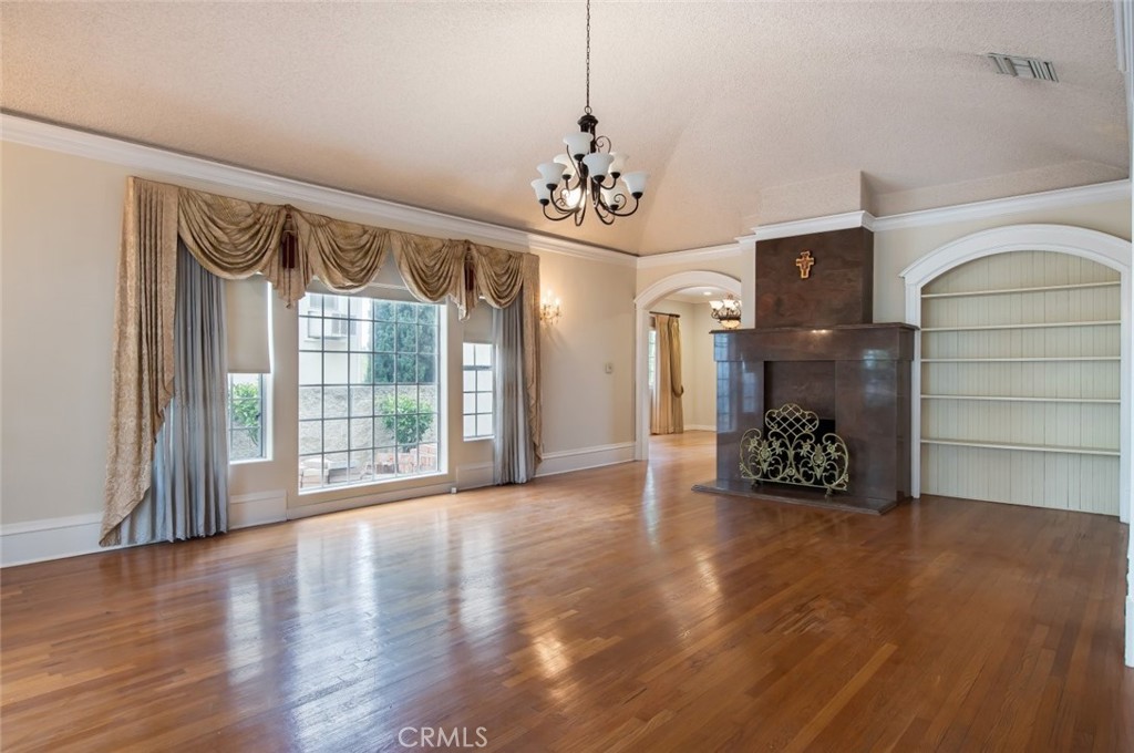 314 West Kenneth Road Glendale, CA 91202 - Photo 8 of 55 Gallery Image 8