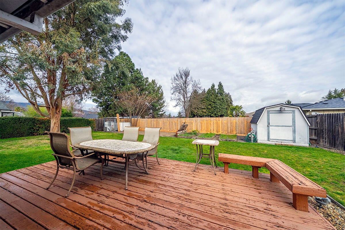 1630 Timothy Street Central Point, OR 97502 - Photo 14 of 28 15