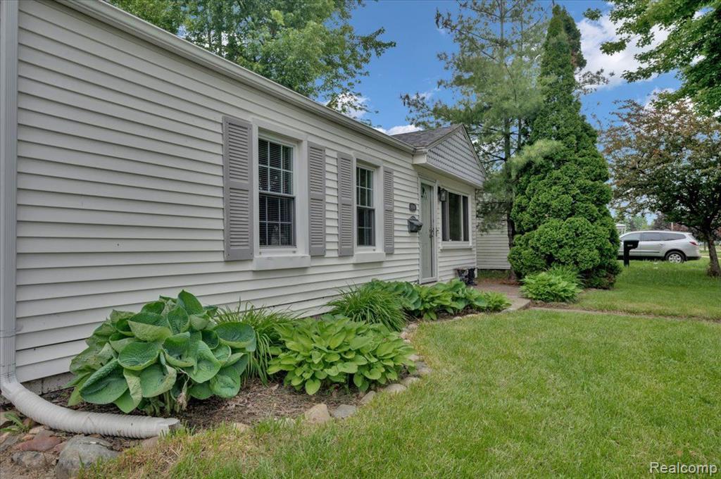 25107 Rosenbusch Boulevard Warren, MI 48089 - Photo 4 of 18