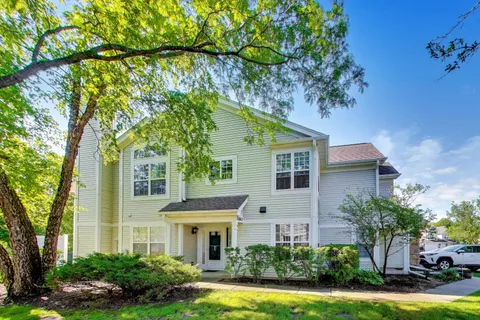 $310,000 | 1160 Bristol Lane, Buffalo Grove, IL 60089