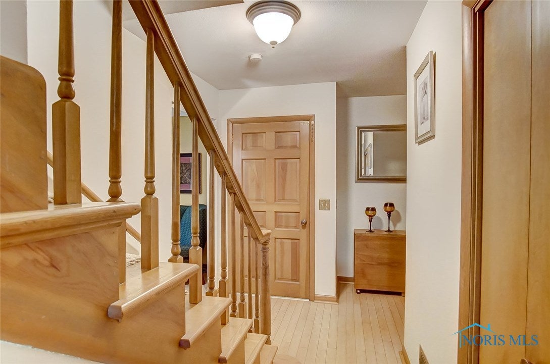 406 Eagle Point Road Rossford, OH 43460 - Photo 4 of 35 Gallery Image 4