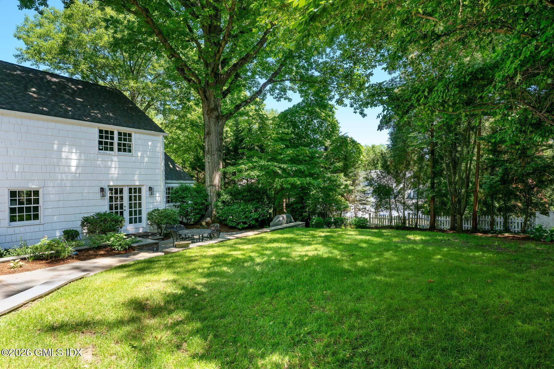 18 Owenoke Way Riverside, CT 06878 - Photo 3 of 33 18 Owenoke Way 10 - WEB