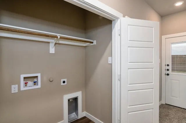 a view of walk in closet