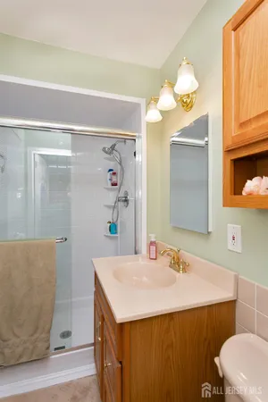$915,000 | 3 Hummingbird Lane, Edison, NJ 08820
