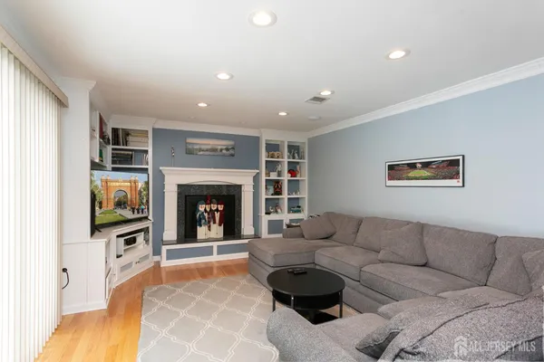 $915,000 | 3 Hummingbird Lane, Edison, NJ 08820