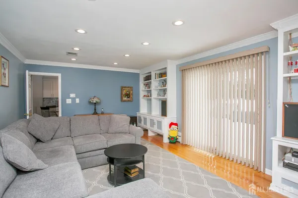 $915,000 | 3 Hummingbird Lane, Edison, NJ 08820