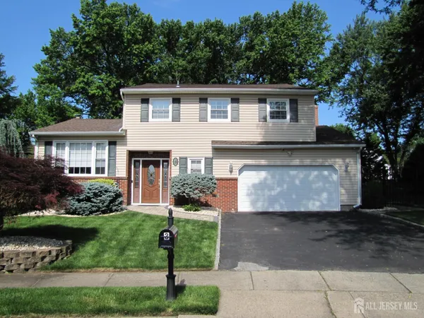 $915,000 | 3 Hummingbird Lane, Edison, NJ 08820