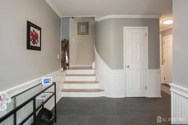 $915,000 | 3 Hummingbird Lane, Edison, NJ 08820