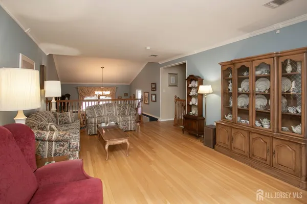 $915,000 | 3 Hummingbird Lane, Edison, NJ 08820