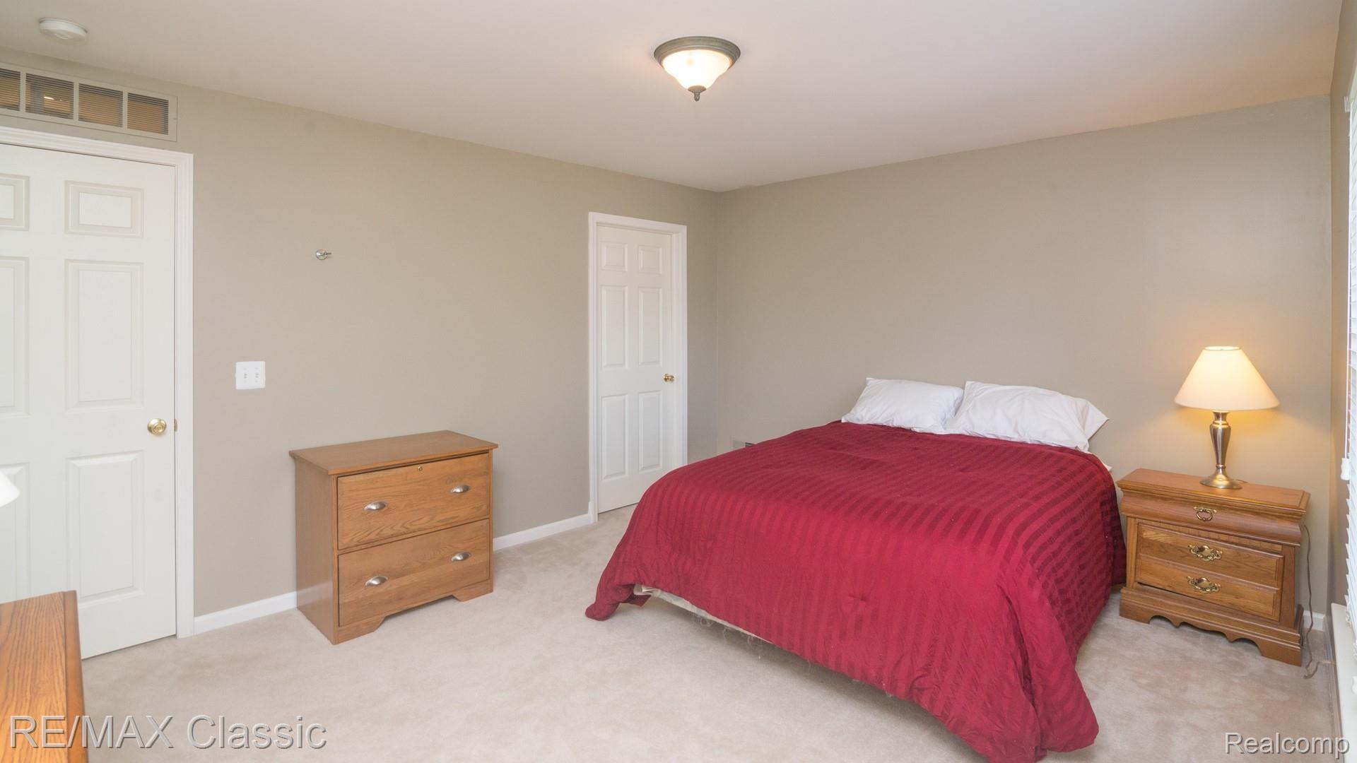 11698 Farmington Road, Unit 10 Livonia, MI 48150 - Photo 24 of 30 022_8.jpg