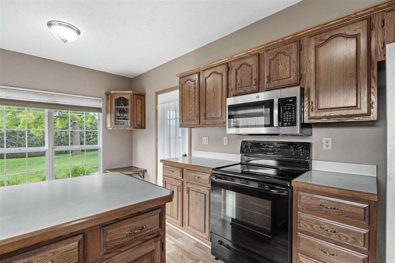 3445 Willowridge Road, Unit B Marion, IA 52302 - Photo 9 of 22 Gallery Image 9