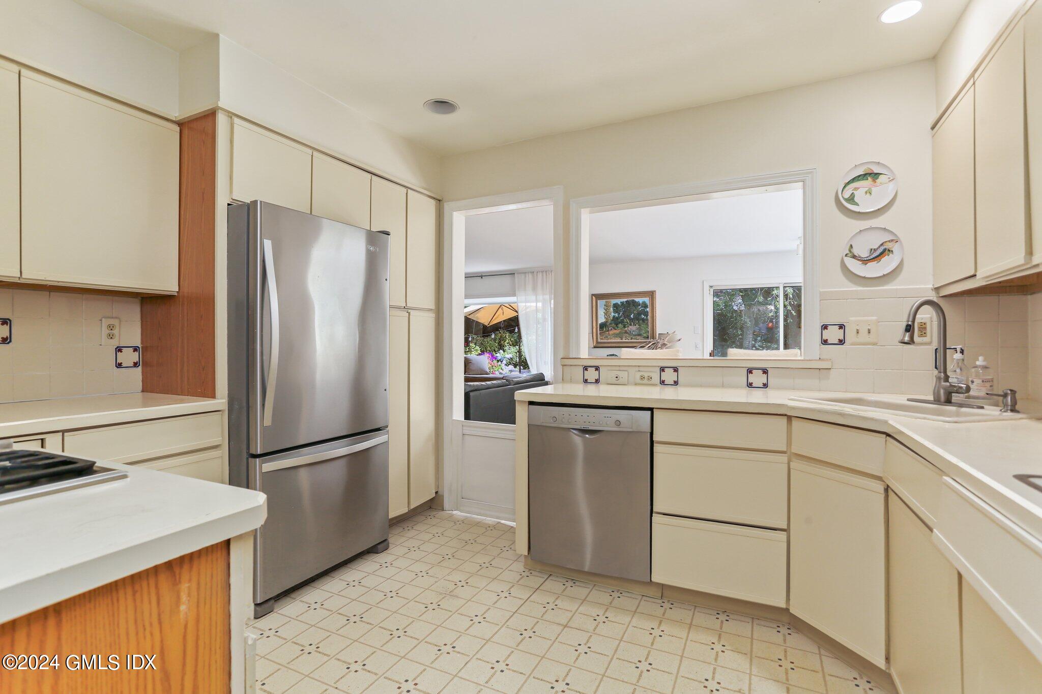 6 Silver Beech Road Riverside, CT 06878 - Photo 12 of 29 14-web-or-mls-6-silver-beech-rd