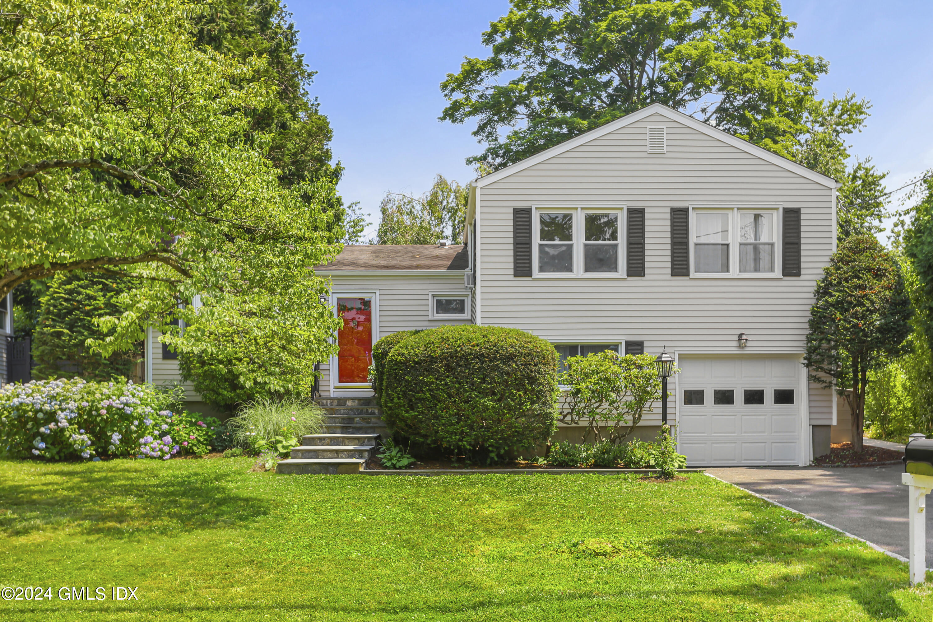 6 Silver Beech Road Riverside, CT 06878 - Photo 26 of 29 029