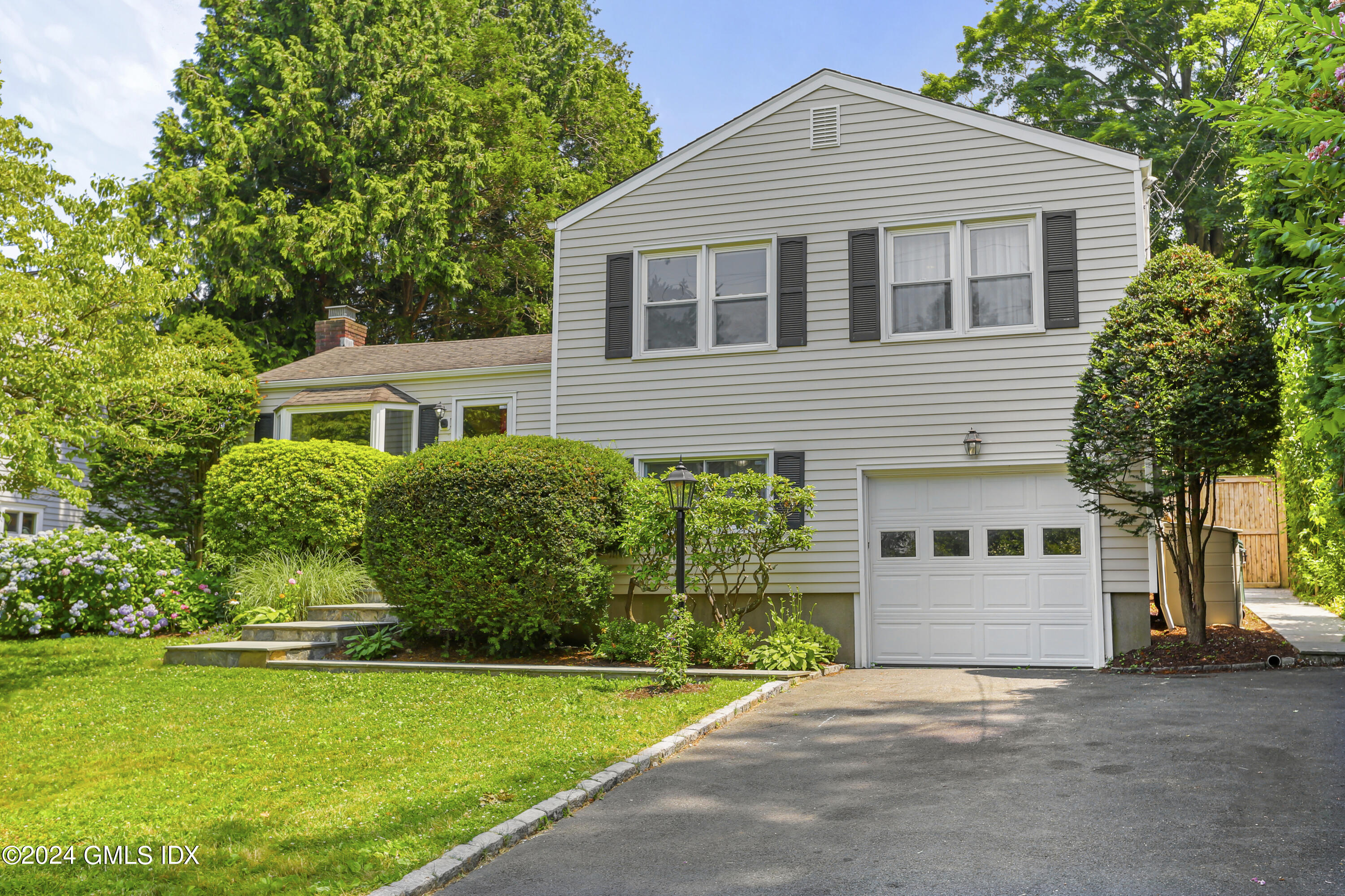 6 Silver Beech Road Riverside, CT 06878 - Photo 27 of 29 028