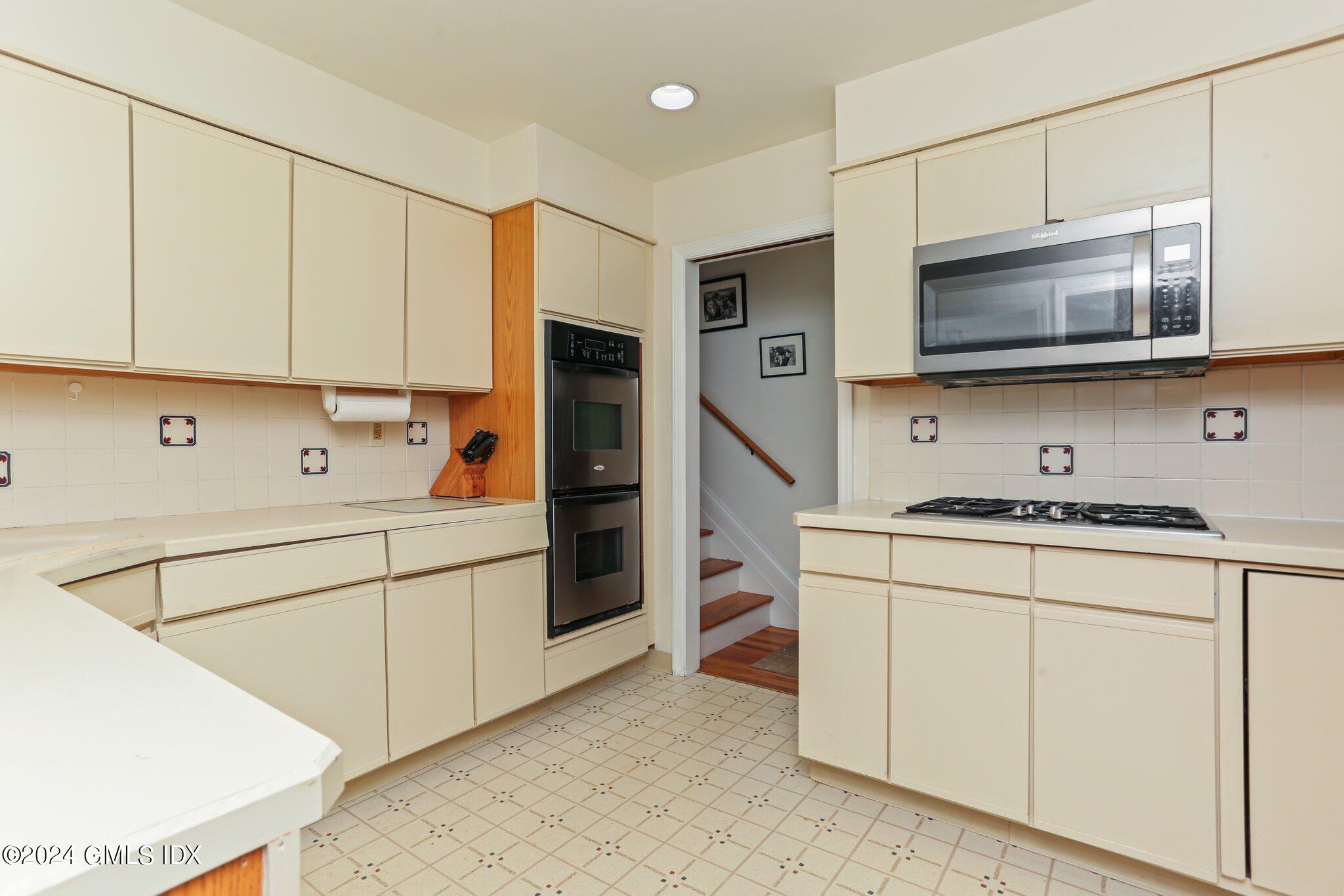 6 Silver Beech Road Riverside, CT 06878 - Photo 10 of 29 12-web-or-mls-6-silver-beech-rd
