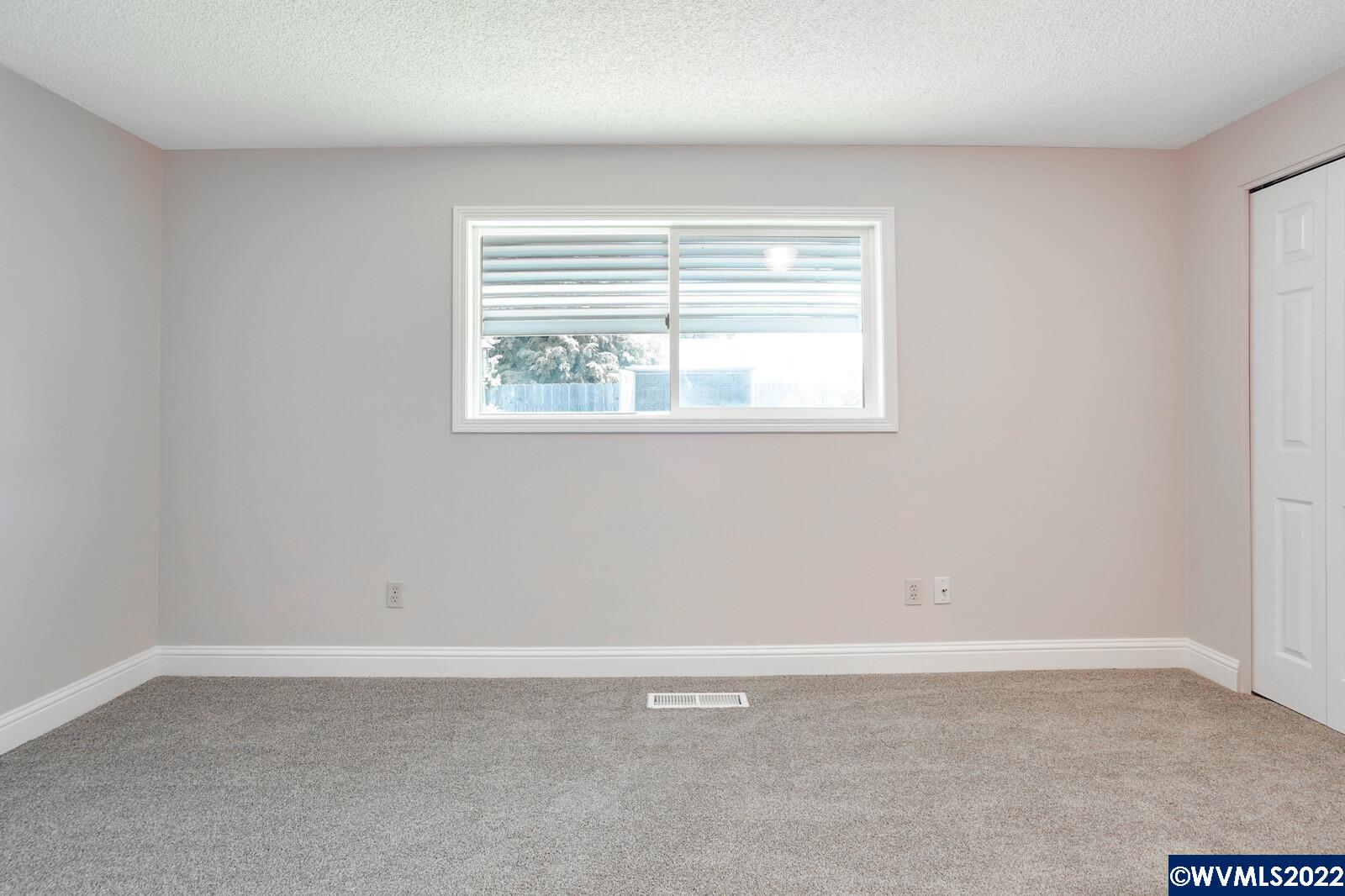1124 Sharon Loop Southeast Salem, OR 97306 - Photo 27 of 32