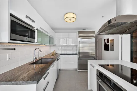 $774,999 | 601 Northeast 36th Street, Unit 1101, Miami, FL 33137