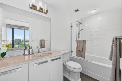 $774,999 | 601 Northeast 36th Street, Unit 1101, Miami, FL 33137