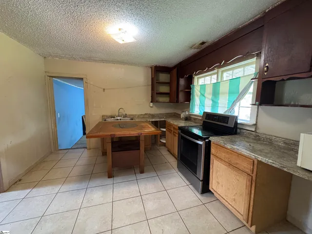 $180,000 | 238 Abner Creek Road, Greer, SC 29651