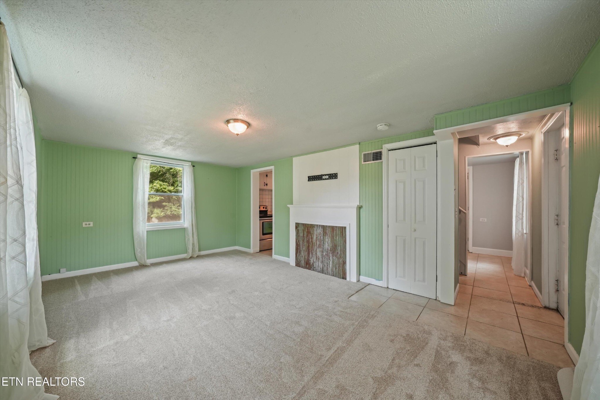 224 Oak Road Norris, TN 37828 - Photo 5 of 35