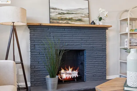 $968,000 | 1092 Dwight Way, Berkeley, CA 94710